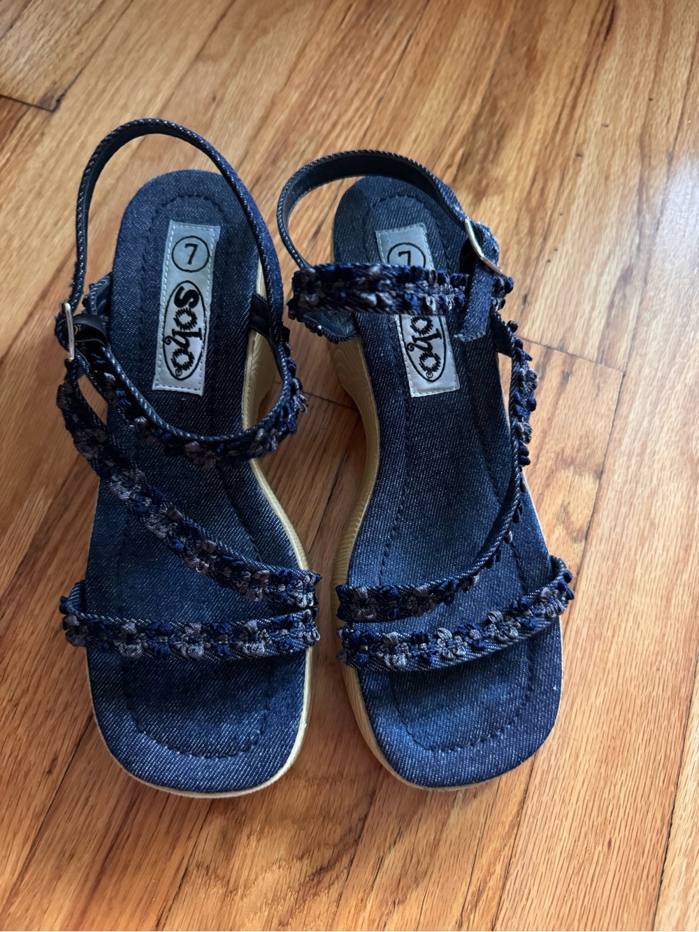 Vintage Y2K platform sandals.